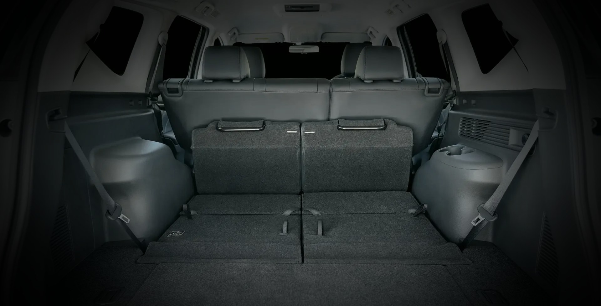 Mitsubishi Montero compartment — car rental in Palawan