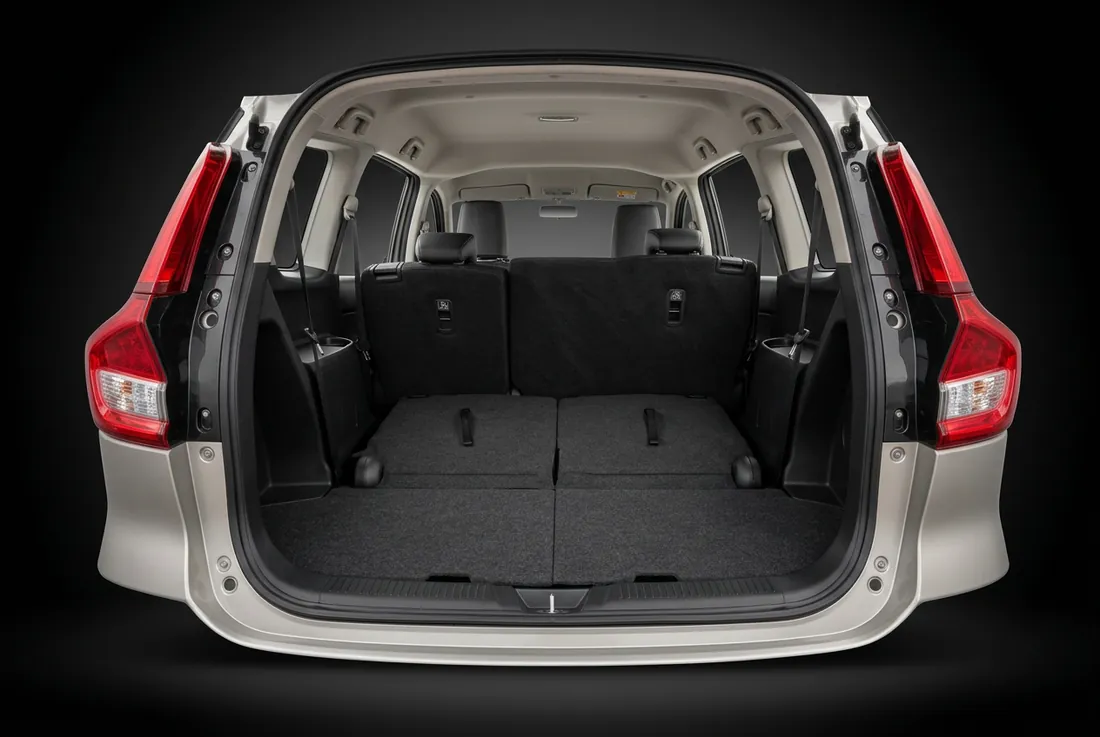 Suzuki XL7 Hybrid A/T compartment — car rental in Palawan