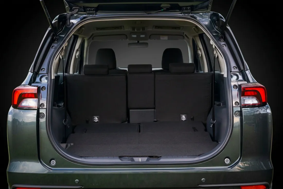 Toyota Avanza compartment — car rental in Palawan