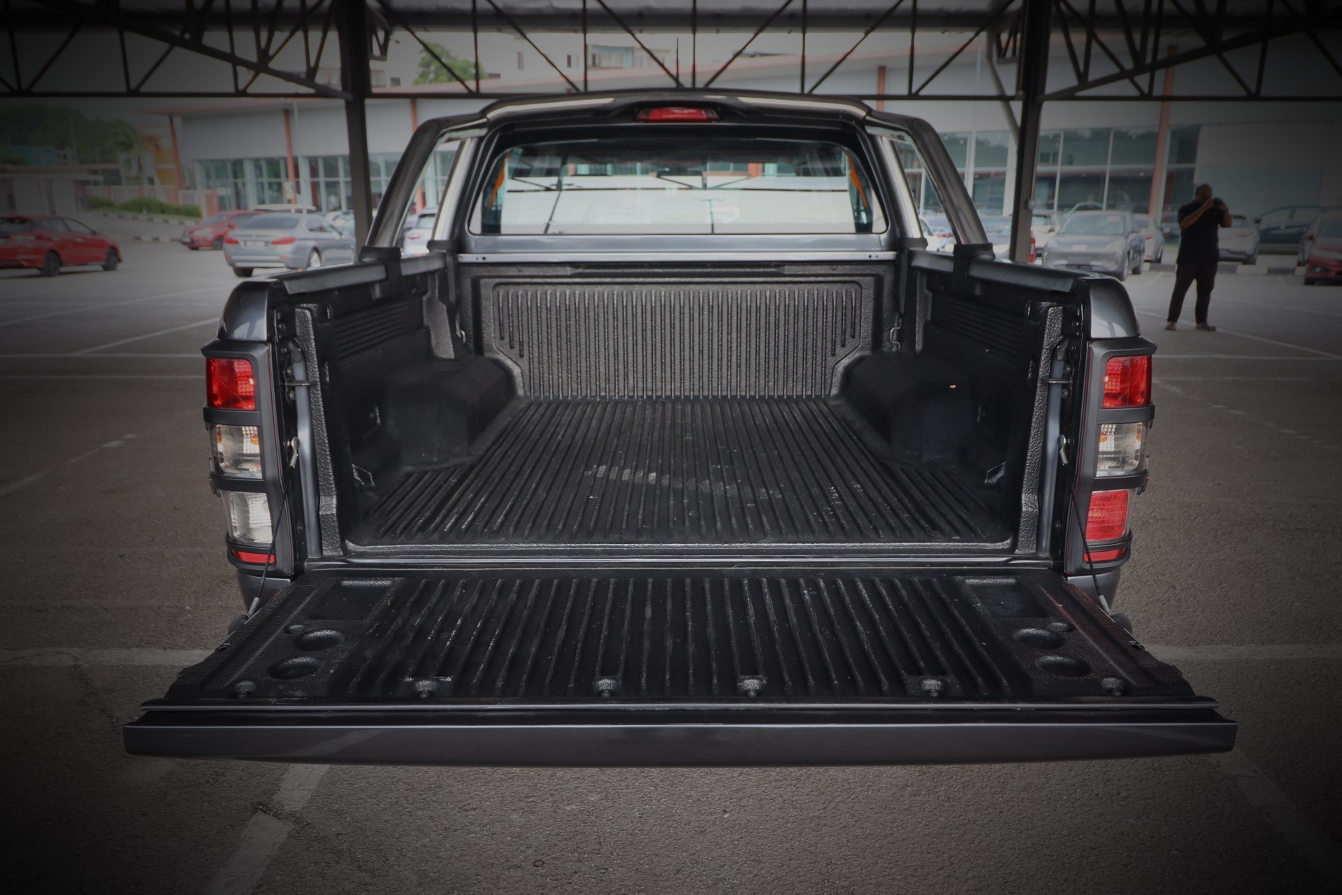 Ford Ranger 4×4 A/T compartment — car rental in Palawan